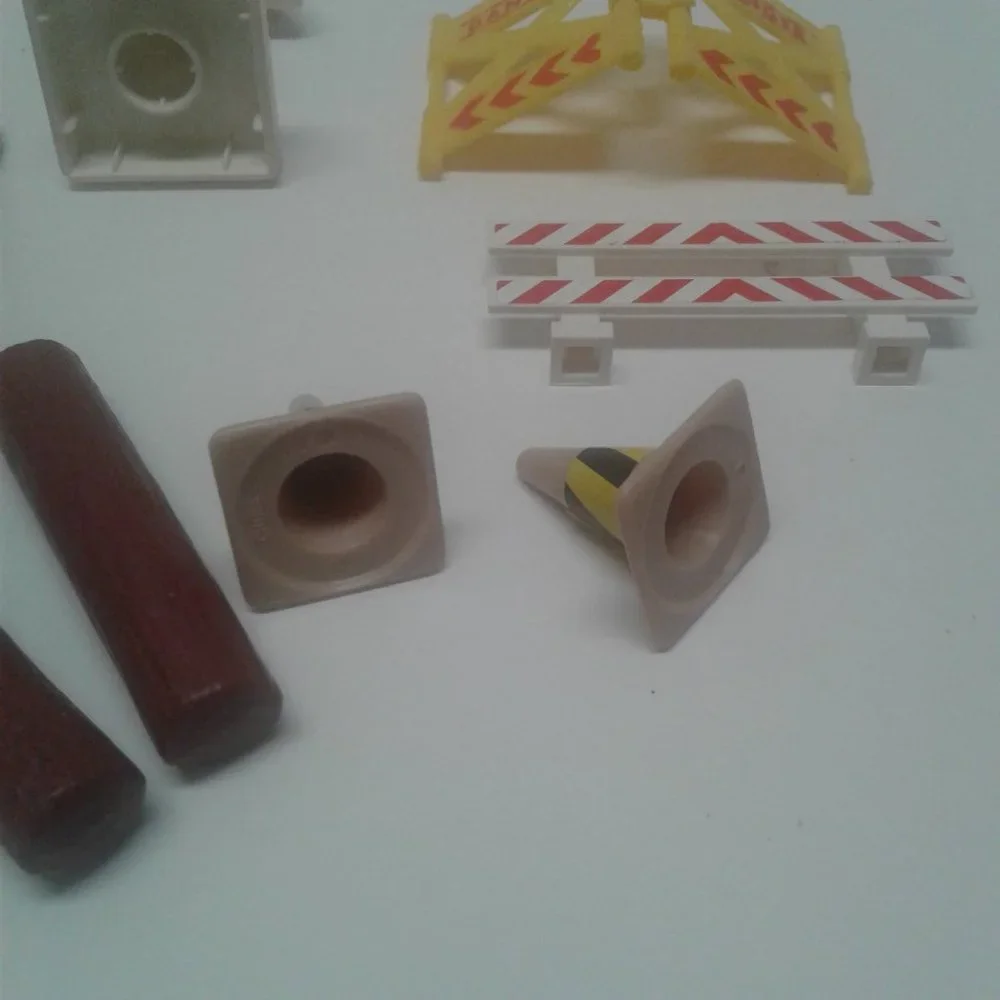 Lego Road Hazards Construction Lot of 10 pcs Signs Logs Rocks Cones
